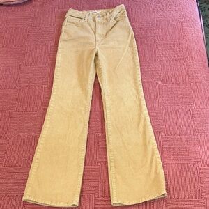 Levi's women’s Beige Corduroy Pants W26L30 rise 11”